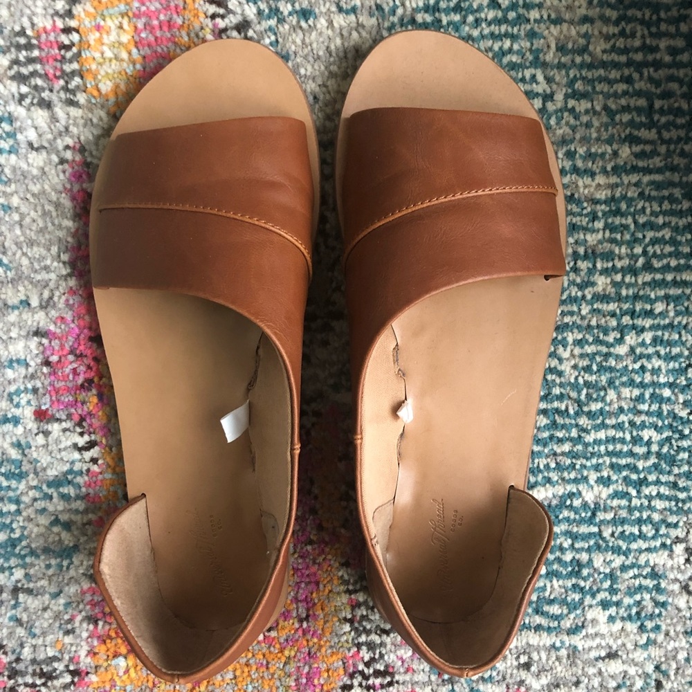 Asymmetrical slide sandal